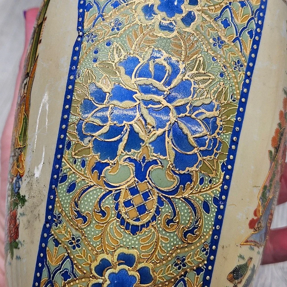 Vintage Satsuma Style Porcelain‎ Vase Moriage Gold Gilt Hand Painted Figures